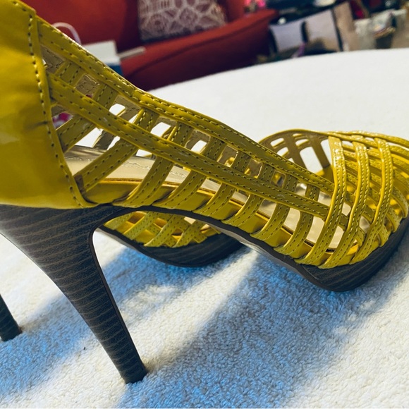 Brand New Leather Heels By ANNE MICHELLE - Size 8 - Heel Height 4” - Box 44 - Picture 5 of 7